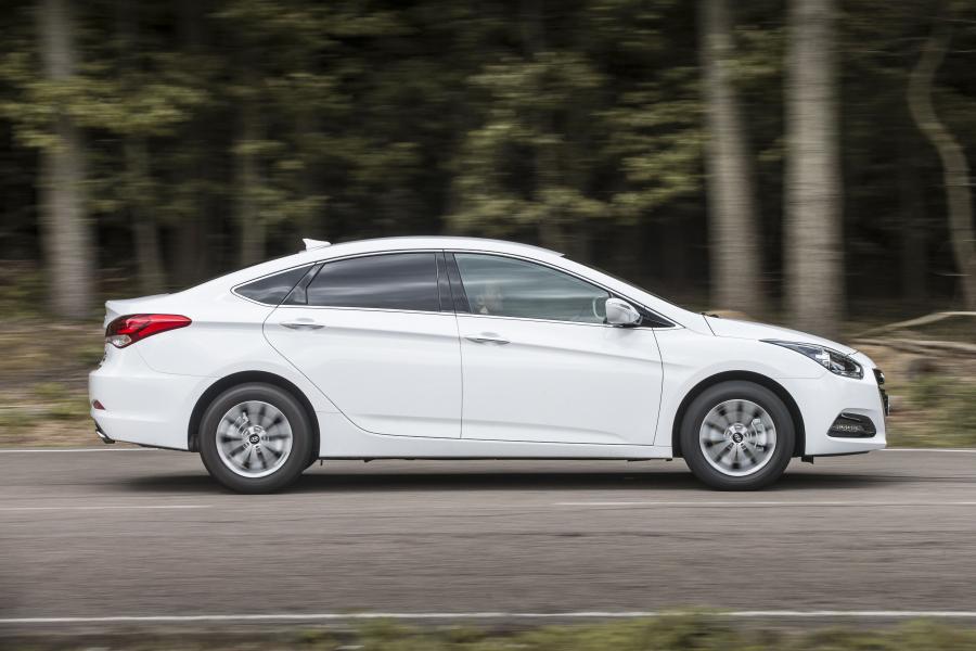 Hyundai i40 Sedan 2015 года  (UK) (фото 17 из 22)